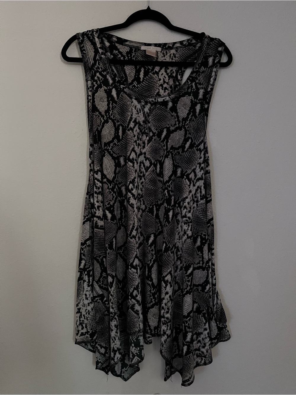 Source Unknown Sleeveless Snake-Print Tank Top — Black & Gray